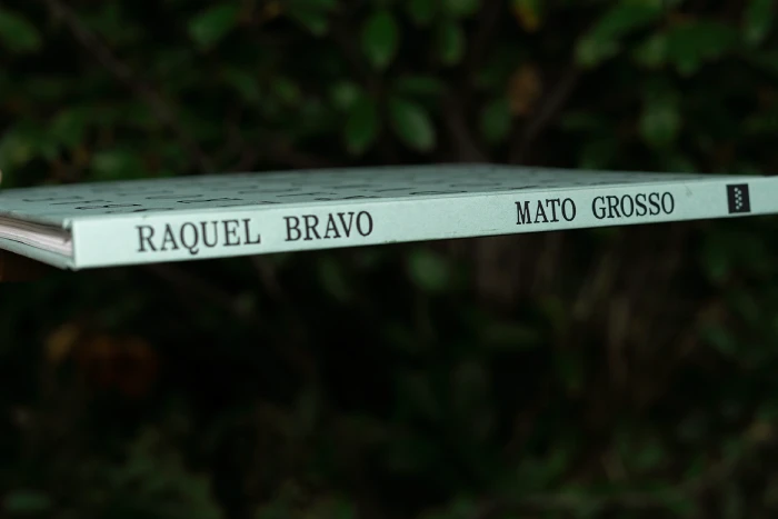 Detalle del lomo del fotolibro Mato Grosso