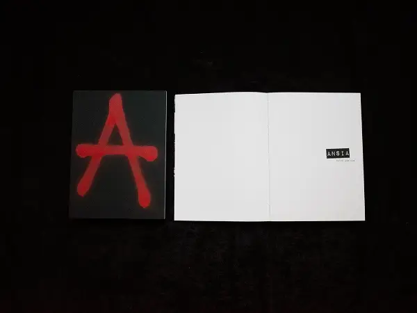 Cubierta e interior del fotolibro "Ansia. La cruda expresión de la venganza" del fotógrafo David Arribas.