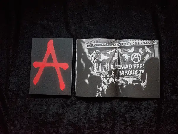 Interior del fotolibro "Ansia. La cruda expresión de la venganza".