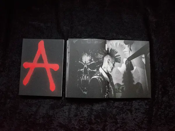 Interior del fotolibro "Ansia. La cruda expresión de la venganza".