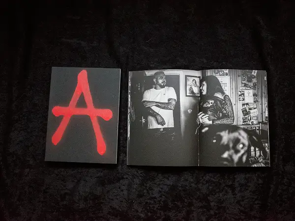 Interior del fotolibro "Ansia. La cruda expresión de la venganza".