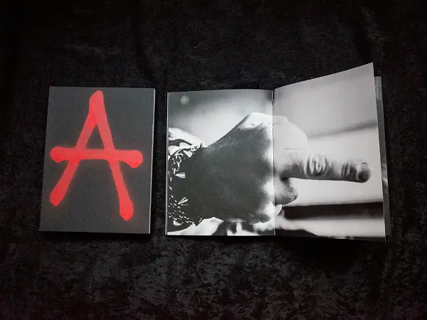 Interior del fotolibro "Ansia. La cruda expresión de la venganza".