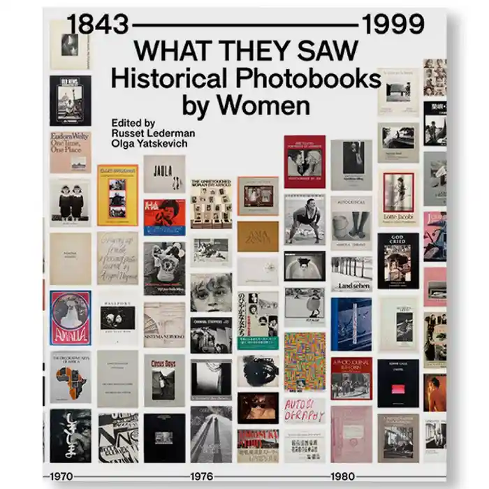 Cubierta del libro de fotografía What they saw: Historical Photobooks by women 1843-1999