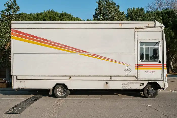 Camión de mercadillo del fotolibro 0,99€ del fotógrafo Jaume Parera.