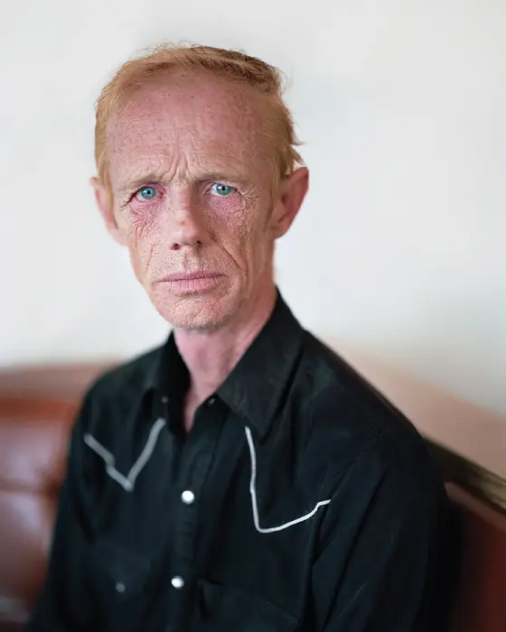 "Grays the mountain sends" de Bryan Schutmaat