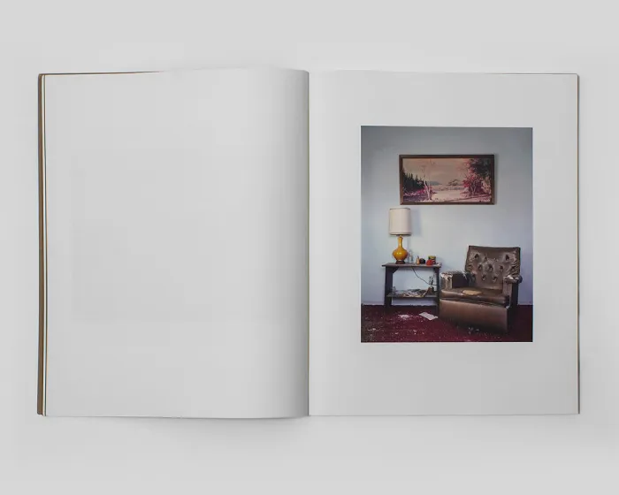 Interior del fotolibro "Grays the mountain sends" de Bryan Schutmaat