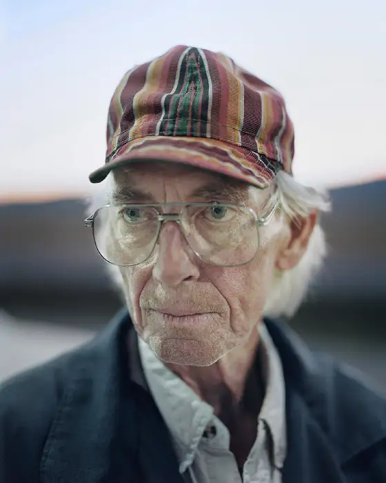 "Grays the mountain sends" de Bryan Schutmaat