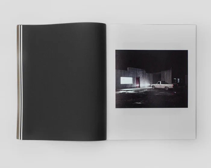 Interior del fotolibro "Grays the mountain sends" de Bryan Schutmaat