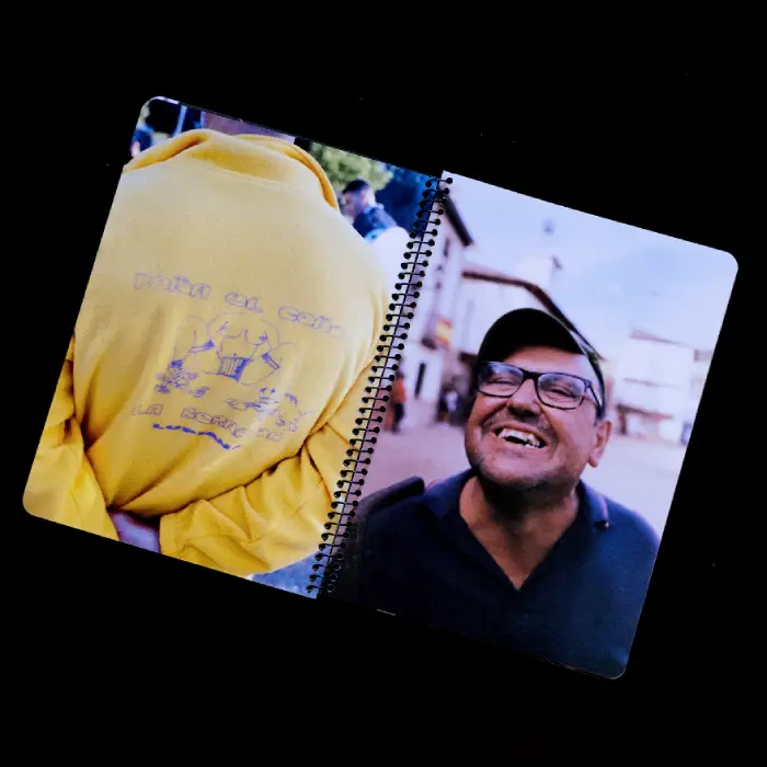 Interior del fotolibro "Esta va por despedida"