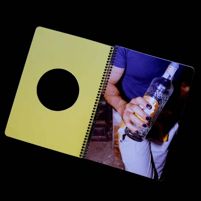 Interior del fotolibro "Esta va por despedida"