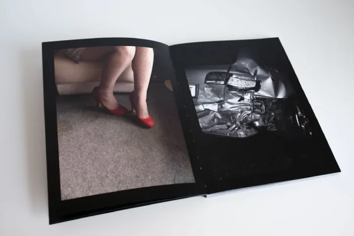 Interior del fotolibro "Dark side" de Tiago da Cruz.