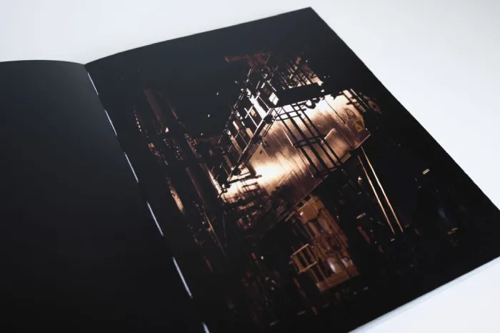 Interior del fotolibro "Dark side" de Tiago da Cruz.