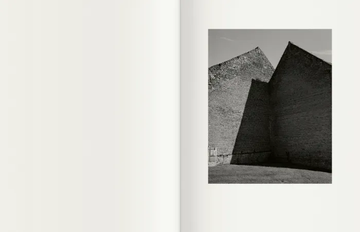 Interior del fotolibro On nous a dit qu’il n’y avait rien et nous sommes allés le chercher de Israel Ariño