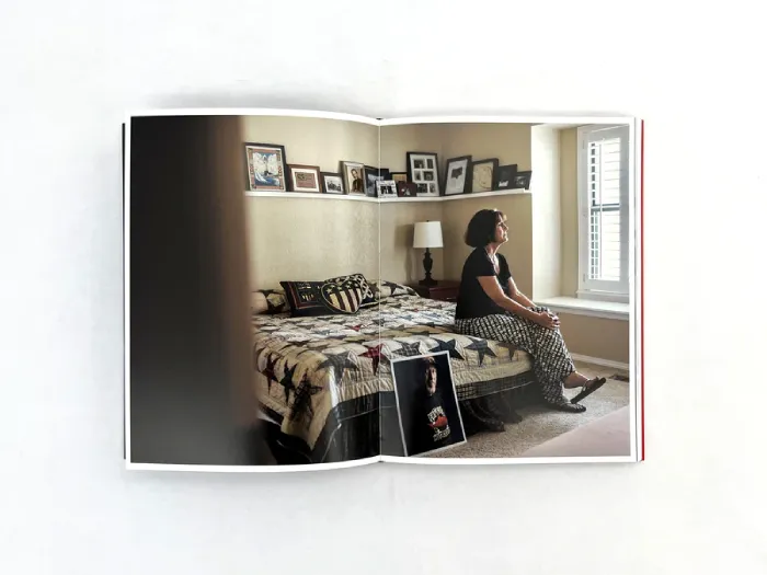 Interior del fotolibro "¿Quién merece morir?" de Sofía Moro