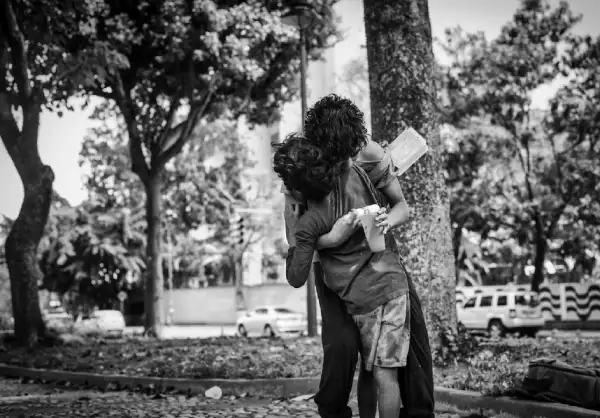Interiro del fotolibro "Black" de Ernesto Costante.