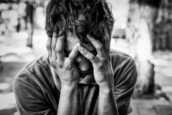 Interiro del fotolibro "Black" de Ernesto Costante.