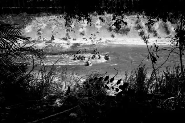 Interiro del fotolibro "Black" de Ernesto Costante.