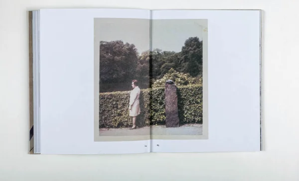 Interior del fotolibro "El baúl, miradas cruzadas de Herman Sifontes Tovar.