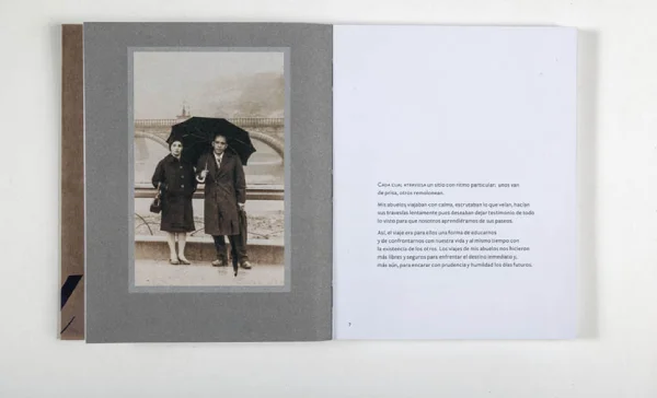 Interior del fotolibro "El baúl, miradas cruzadas de Herman Sifontes Tovar.