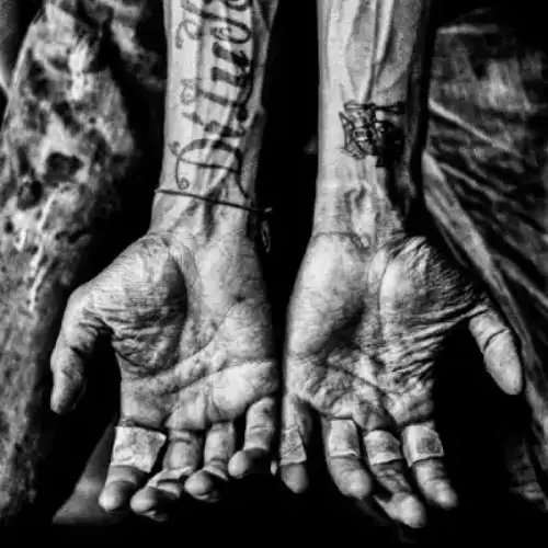 Fotolibro "Black" de Ernesto Costante.