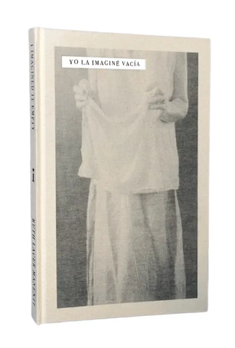 Cubierta del fotolibro "Yo la imaginé vacia" de Ruth Lauer-Manenti.