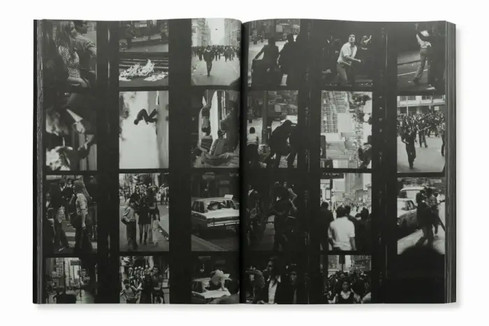 Interior del fotolibro "Chile. El archivo fotográfico 1973-74" de Chas Gerretsen.