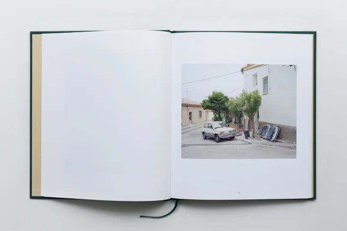 Interior del fotolibro Cubierta del fotolibro "Country fictions" de Juan Aballe.