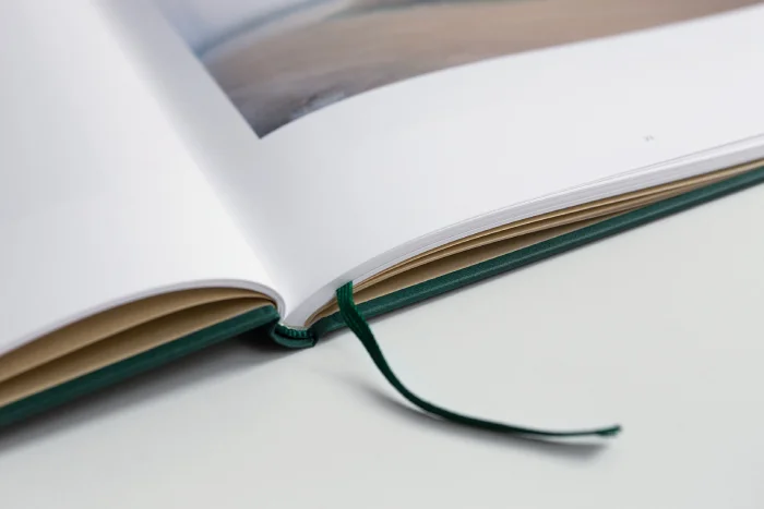 Interior del fotolibro "Country fictions".