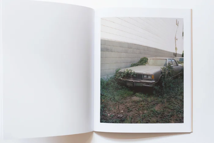 Interior del fotolibro "Last Best Hope", publicado por Another Place Press.