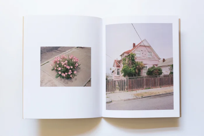Interior del fotolibro "Last Best Hope", publicado por Another Place Press.