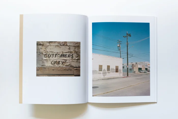 Interior del fotolibro "Last Best Hope", publicado por Another Place Press.