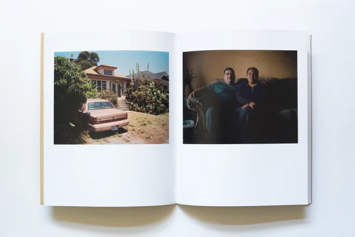 Interior del fotolibro "Last Best Hope", publicado por Another Place Press.