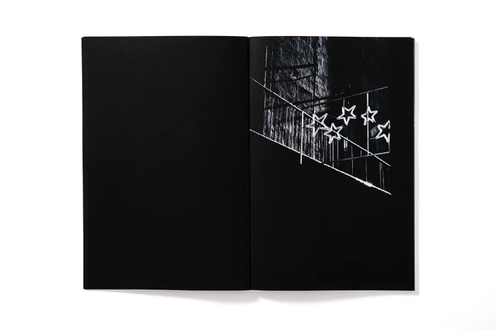 Interior del fotolibro "Eclipse" de Enric Montes.