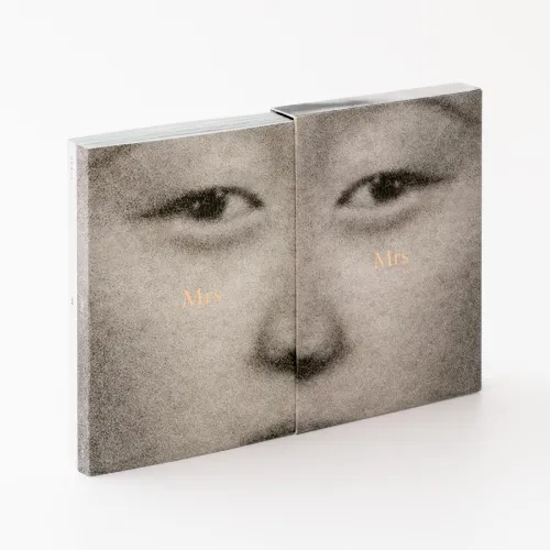 Fotolibro "Mr & Mrs" de la fotógrafa Suwon Lee.