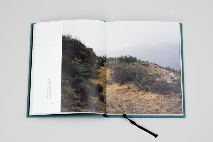 Interior del fotolibro Letters from utopia de Daan Paans.