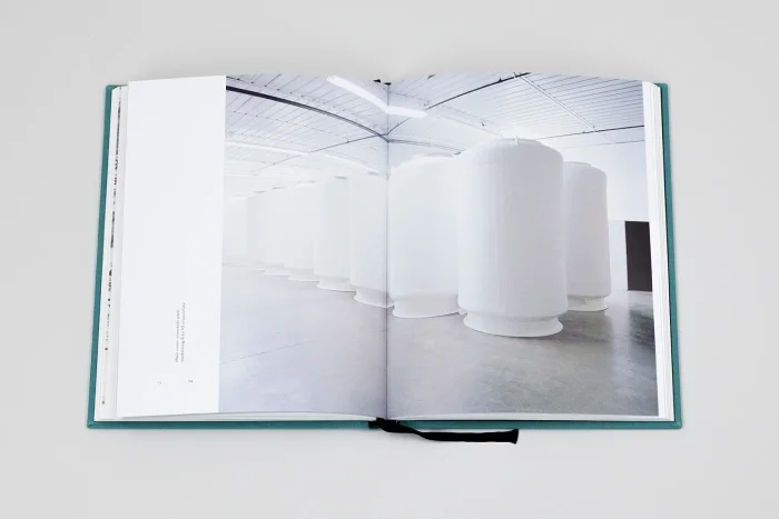 Interior del fotolibro Letters from utopia de Daan Paans.