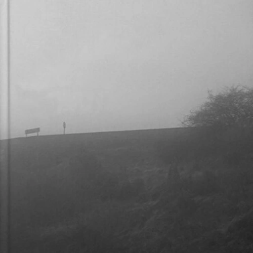 Cubierta del fotolibro Arde la niebla de Endi,ka Díaz.