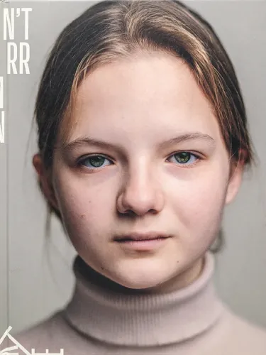 Cubierta del fotolibro "Don’t worry, I’m fine" de Maryna Syrovatka.