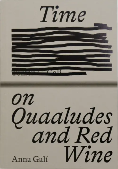 Cubierta del fotolibro "Time on quaaludes and red wine" de Anna Galí.