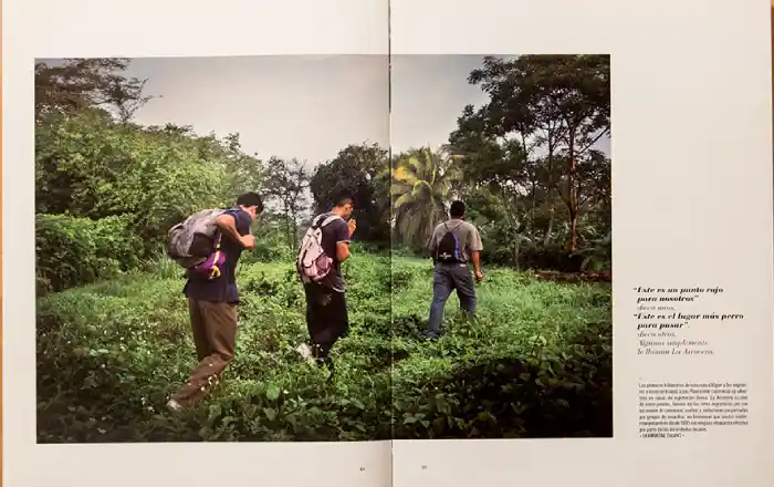 Interior del fotolibro "En el camino" de Edu Ponces, Toni Arnau y Eduard Soteras