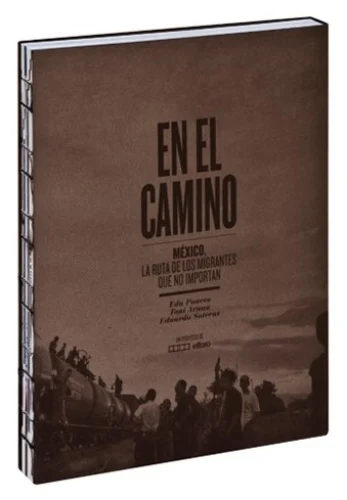 Cubierta del fotolibro "En el camino" de Edu Ponces, Toni Arnau y Eduard Soteras