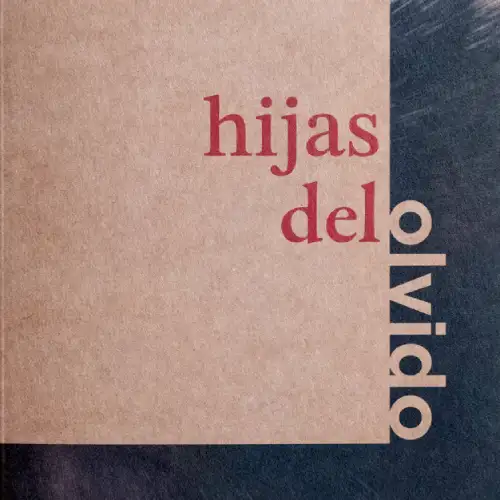 Cubierta del fotolibro "Hijas del olvido" del fotógrafo Roberto Palomo.