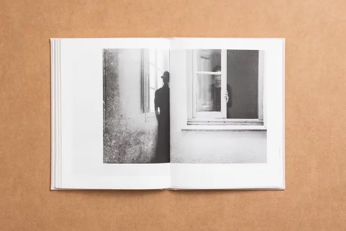 Interior del fotolibro "Promenade" de Leila Forés.