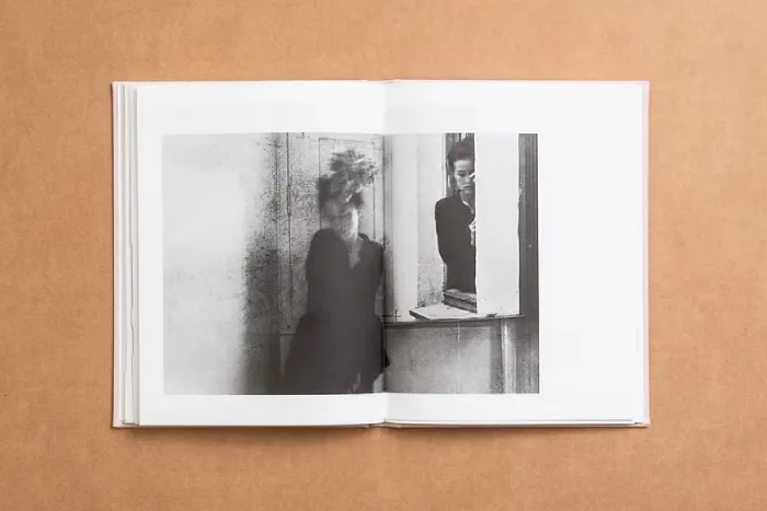 Interior del fotolibro "Promenade" de Leila Forés.