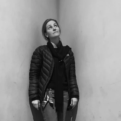 Retrato de la artista visual Juliana Arruda.